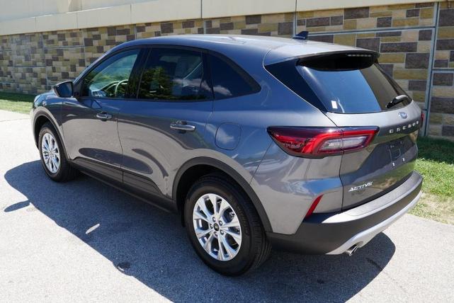 Photo of 2025 Carbonized Gray Metallic Ford Escape