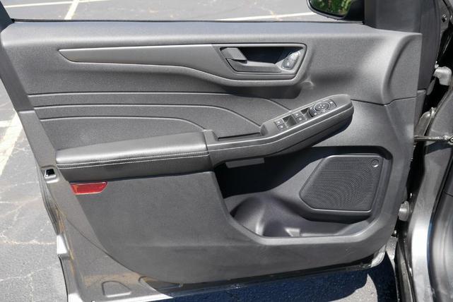 Photo of 2025 Carbonized Gray Metallic Ford Escape