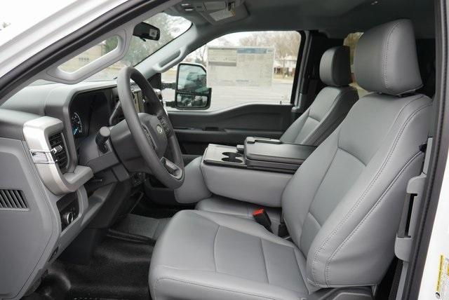 Photo of 2025 Oxford White Ford F-250