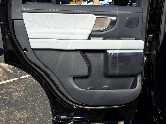 Photo of 2025 Agate Black Metallic Ford Expedition