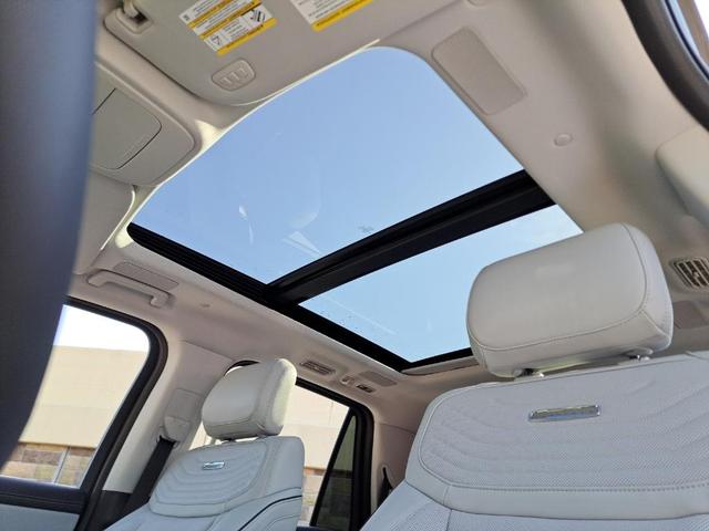 Photo of 2025 Agate Black Metallic Ford Expedition