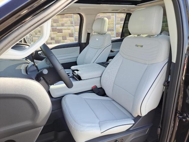 Photo of 2025 Agate Black Metallic Ford Expedition