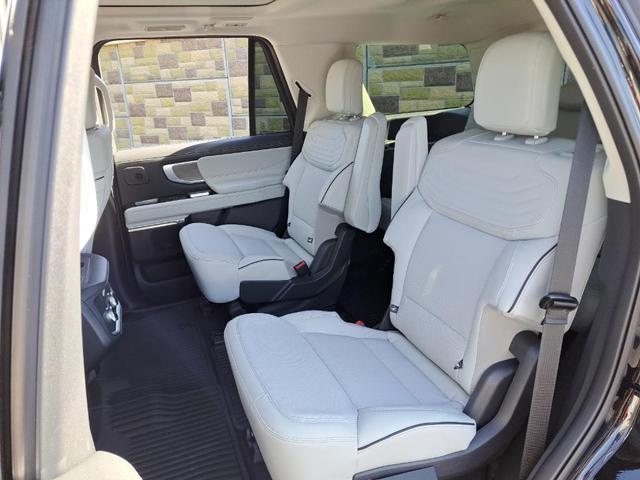 Photo of 2025 Agate Black Metallic Ford Expedition