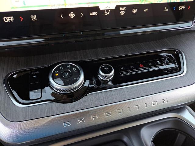 Photo of 2025 Agate Black Metallic Ford Expedition