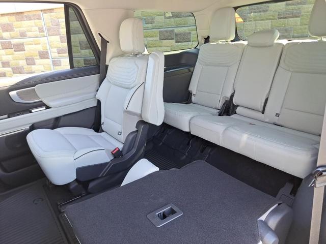 Photo of 2025 Agate Black Metallic Ford Expedition