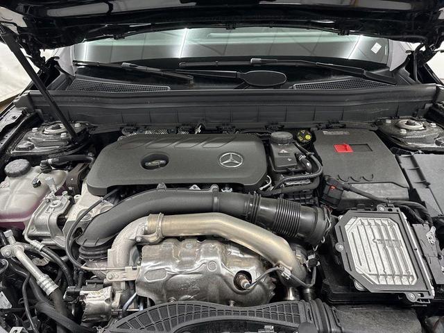 Photo of 2025 Black Mercedes-Benz GLB 250