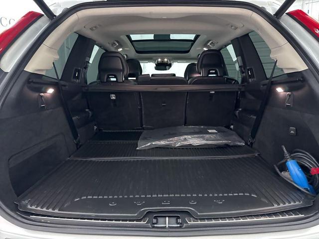 Photo of 2016 White Volvo XC90 Hybrid