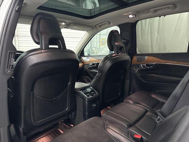 Photo of 2016 White Volvo XC90 Hybrid