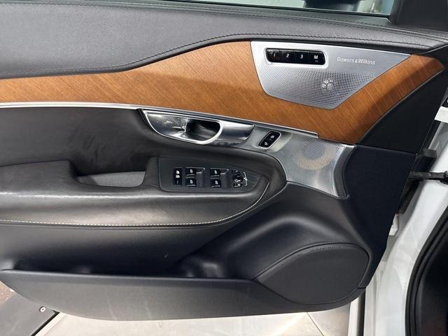 Photo of 2016 White Volvo XC90 Hybrid