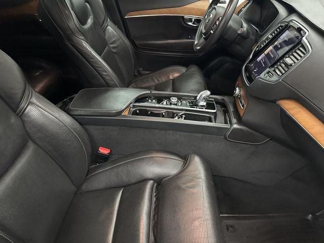 Photo of 2016 White Volvo XC90 Hybrid