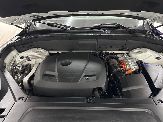 Photo of 2016 White Volvo XC90 Hybrid