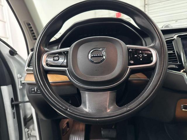 Photo of 2016 White Volvo XC90 Hybrid