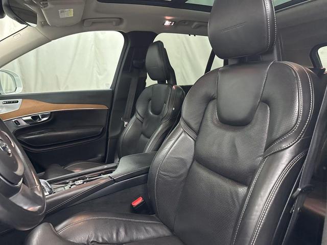 Photo of 2016 White Volvo XC90 Hybrid