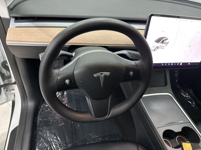 Photo of 2021 White Tesla Model Y