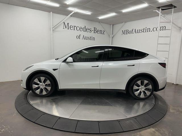 Photo of 2021 White Tesla Model Y