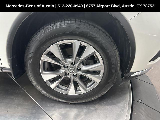 Photo of 2017 White Nissan Murano