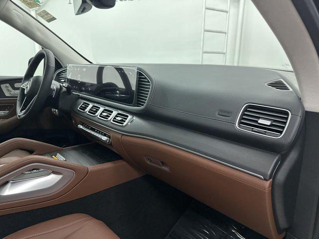 Photo of 2025 Black Mercedes-Benz GLE 350