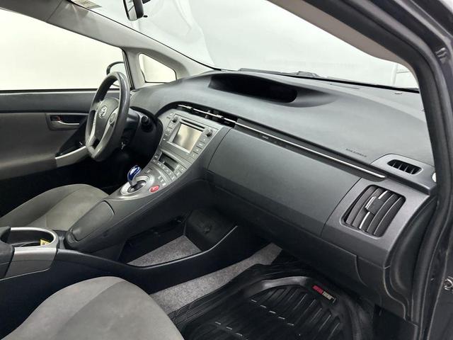 Photo of 2013 Winter Gray Metallic Toyota Prius