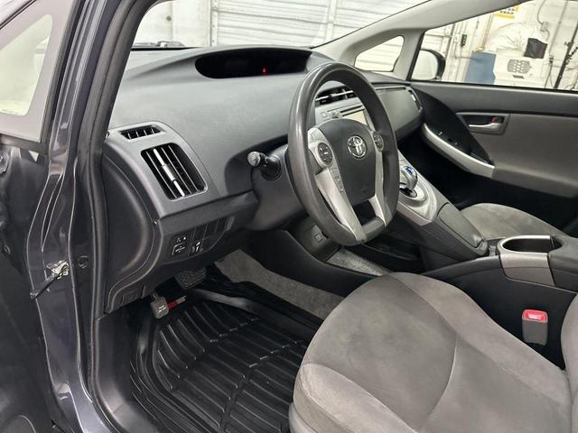 Photo of 2013 Winter Gray Metallic Toyota Prius