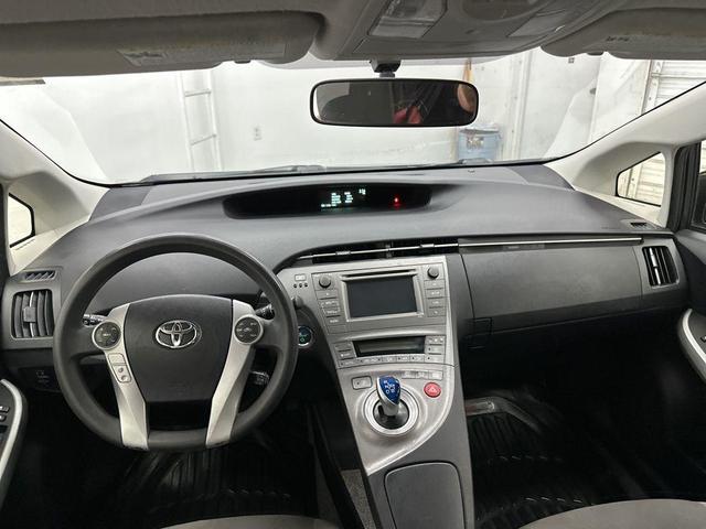 Photo of 2013 Winter Gray Metallic Toyota Prius