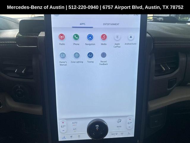 Photo of 2023 Star White Ford Expedition