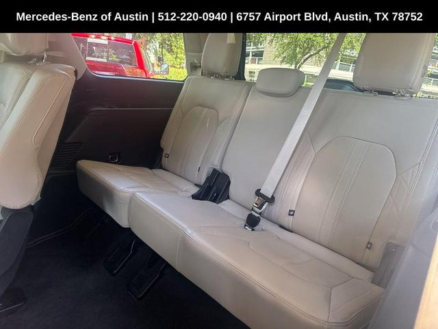 Photo of 2023 Star White Ford Expedition
