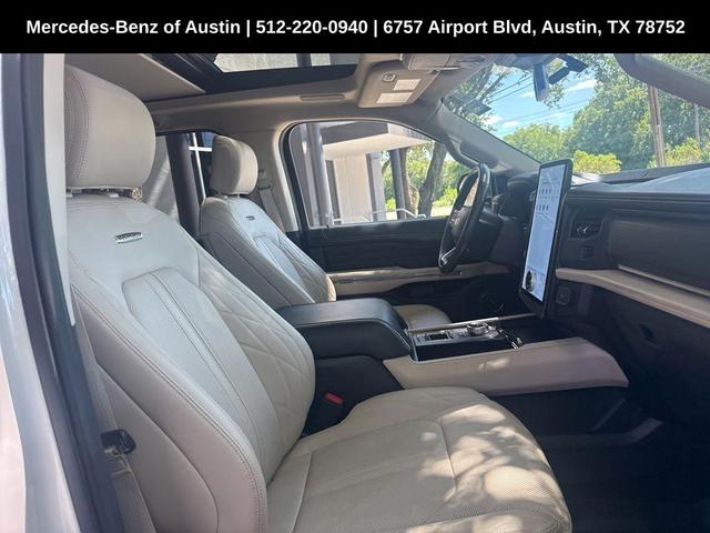 Photo of 2023 Star White Ford Expedition