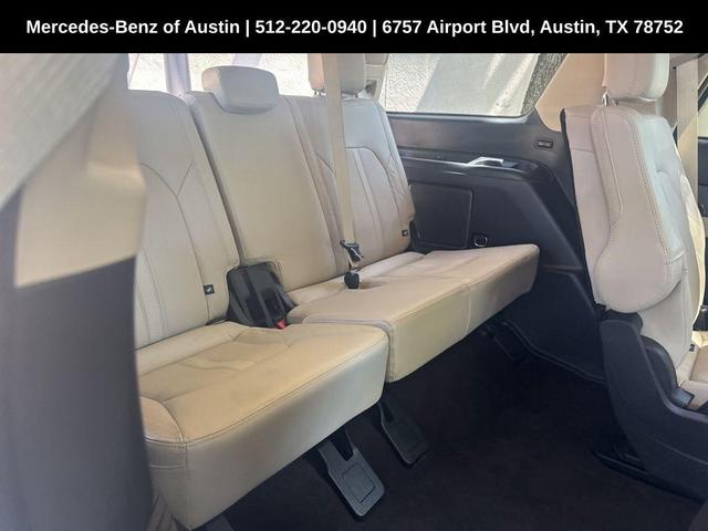 Photo of 2023 Star White Ford Expedition