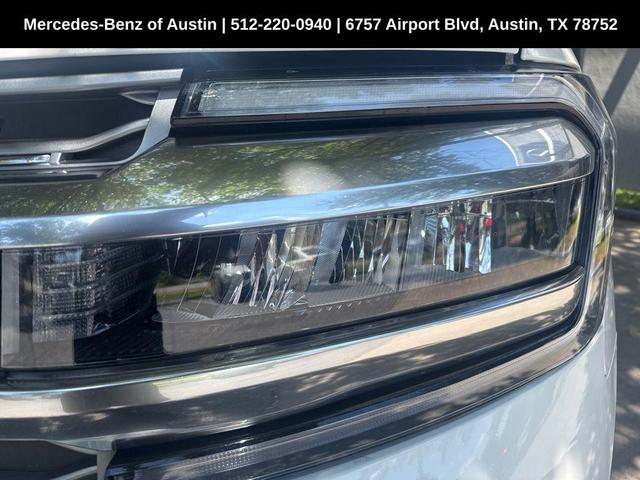 Photo of 2023 Star White Ford Expedition