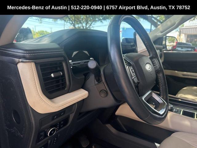 Photo of 2023 Star White Ford Expedition