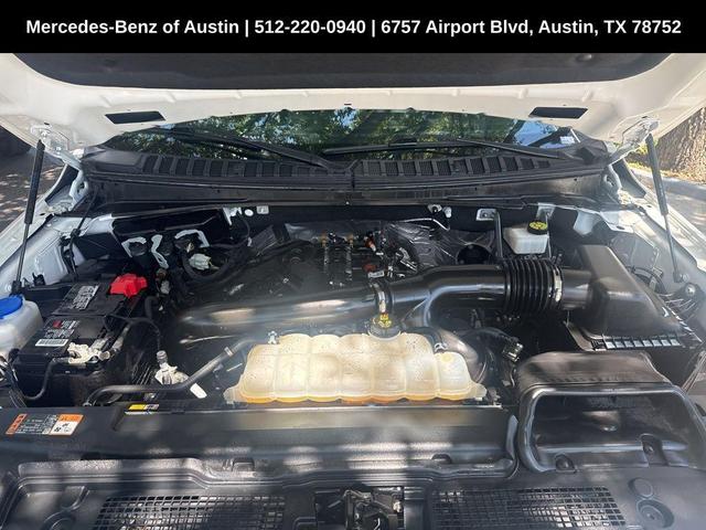 Photo of 2023 Star White Ford Expedition