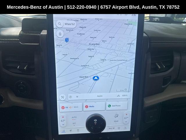 Photo of 2023 Star White Ford Expedition