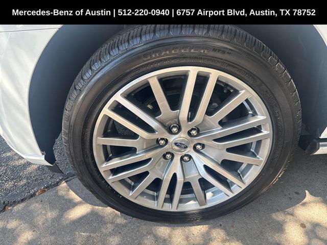 Photo of 2023 Star White Ford Expedition