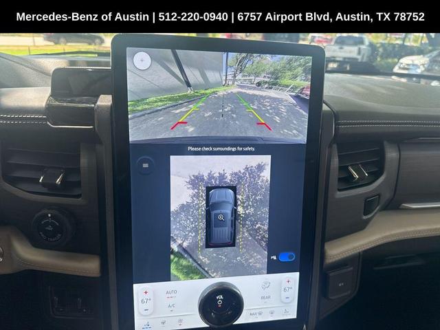 Photo of 2023 Star White Ford Expedition