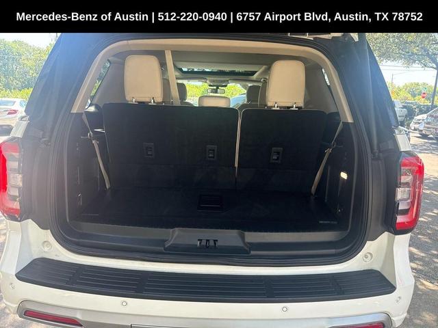 Photo of 2023 Star White Ford Expedition