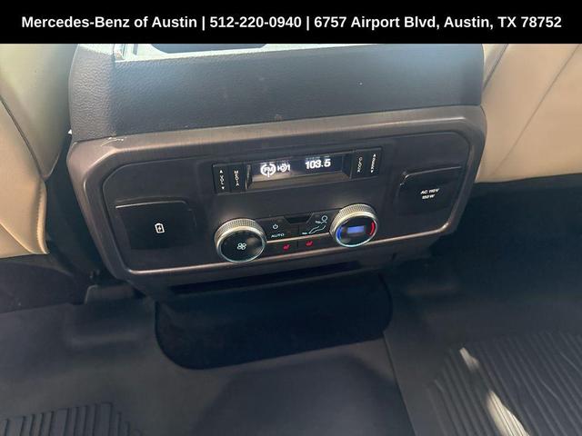 Photo of 2023 Star White Ford Expedition