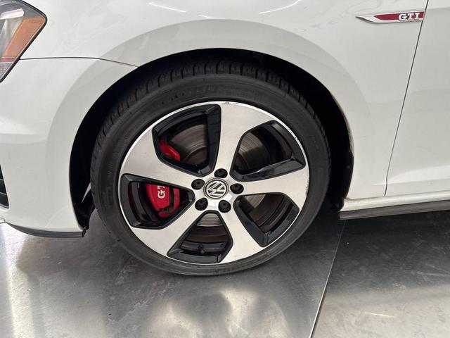 Photo of 2016 Pure White Volkswagen Golf GTI