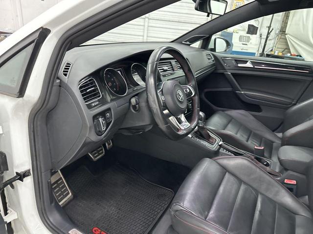 Photo of 2016 Pure White Volkswagen Golf GTI