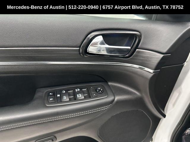 Photo of 2021 Bright White Clearcoat Jeep Grand Cherokee