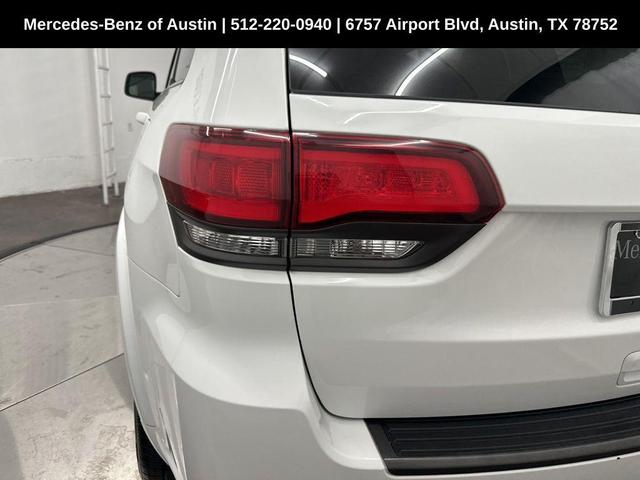 Photo of 2021 Bright White Clearcoat Jeep Grand Cherokee