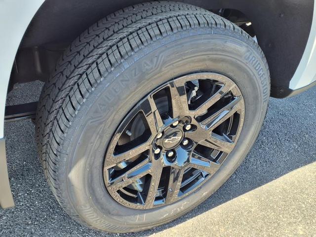Photo of 2025 Summit White Chevrolet Silverado 1500