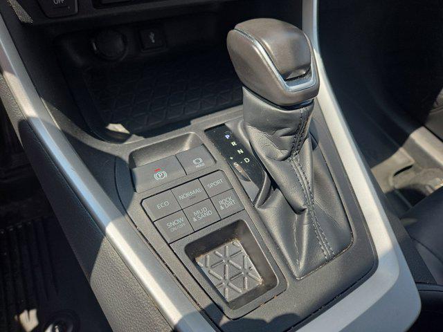 Photo of 2022 Silver Sky Metallic Toyota RAV4
