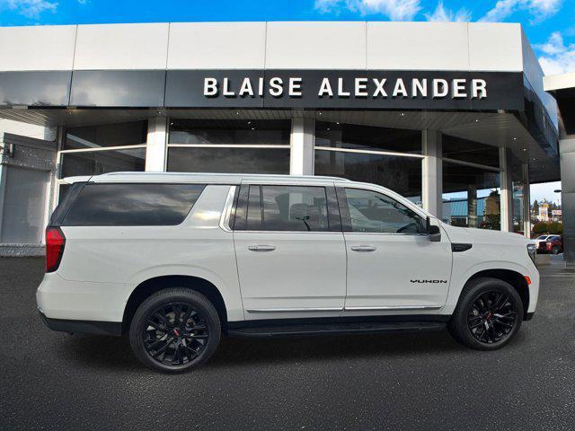 Photo of 2023 Summit White GMC Yukon XL