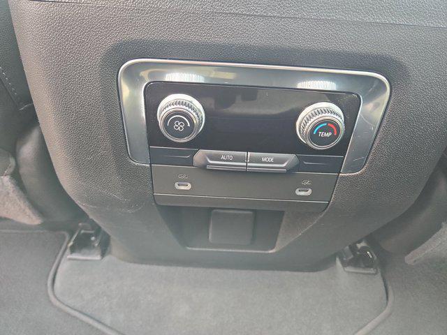 Photo of 2023 Summit White GMC Yukon XL