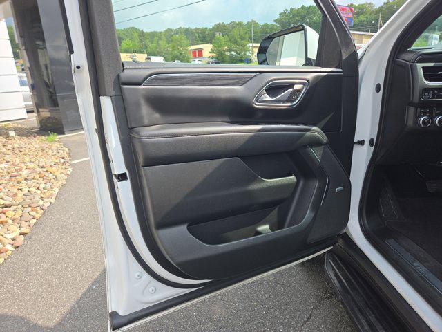Photo of 2023 Summit White GMC Yukon XL