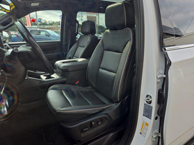 Photo of 2023 Summit White GMC Yukon XL