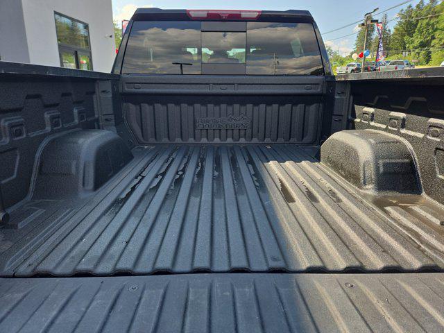 Photo of 2022 Black Chevrolet Silverado 1500