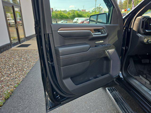 Photo of 2022 Black Chevrolet Silverado 1500