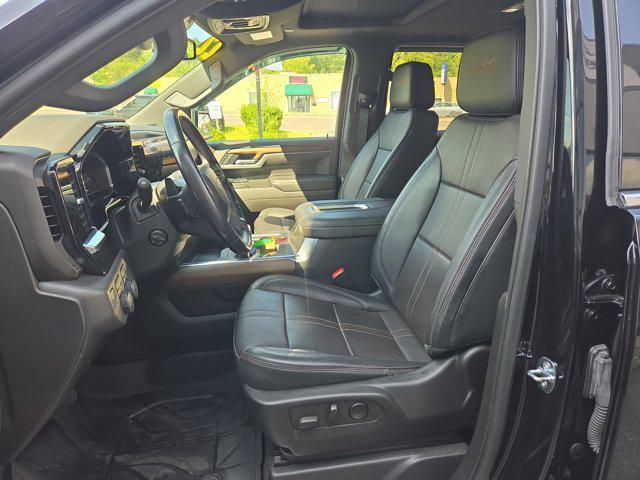 Photo of 2022 Black Chevrolet Silverado 1500