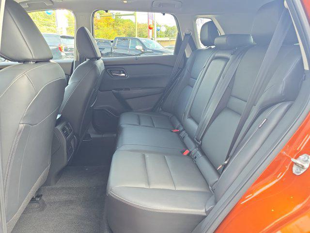 Photo of 2023 Sunset Drift Chromaflair/Super Black Nissan Rogue